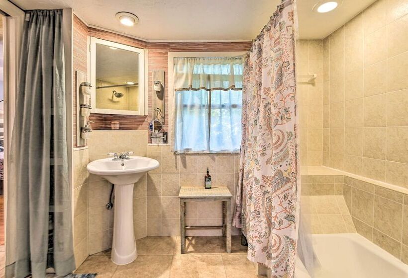 Oasis W/ 2 Stand Alone Casitas & Outdoor Bath