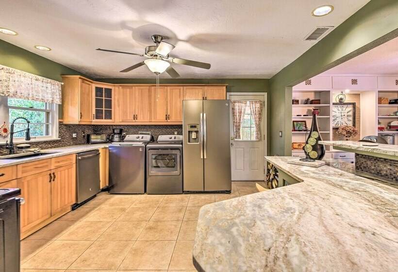 Oasis W/ 2 Stand Alone Casitas & Outdoor Bath