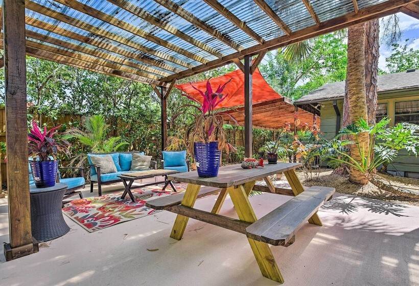 Oasis W/ 2 Stand Alone Casitas & Outdoor Bath