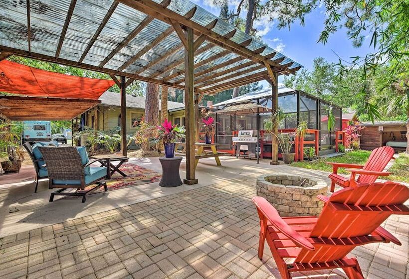 Oasis W/ 2 Stand Alone Casitas & Outdoor Bath