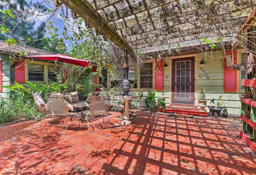 Oasis W/ 2 Stand Alone Casitas & Outdoor Bath