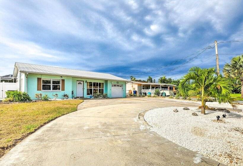 Ocean Breeze Oasis  W/ Boat Dock & Slip On Canal!