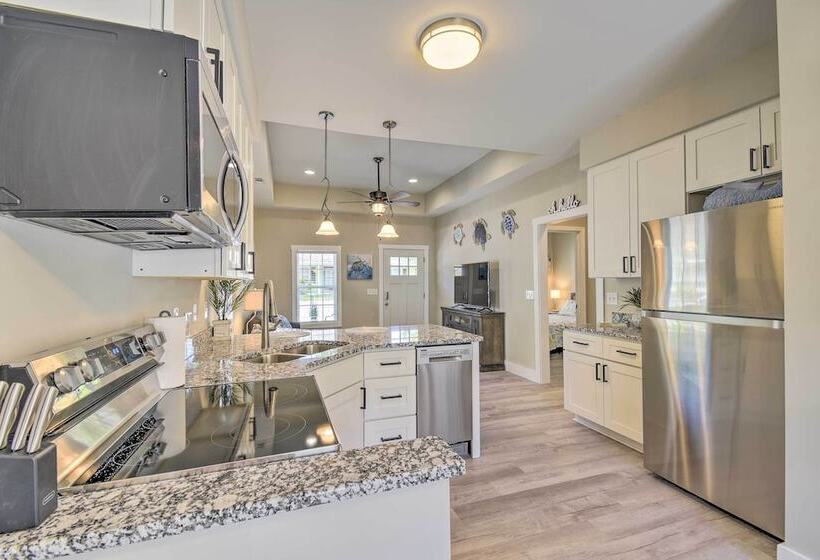 Ocean Isle Beach Home W/ Shared Lanai & Grill