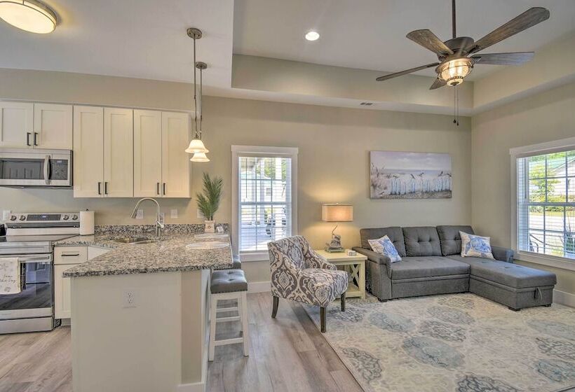 Ocean Isle Beach Home W/ Shared Lanai & Grill