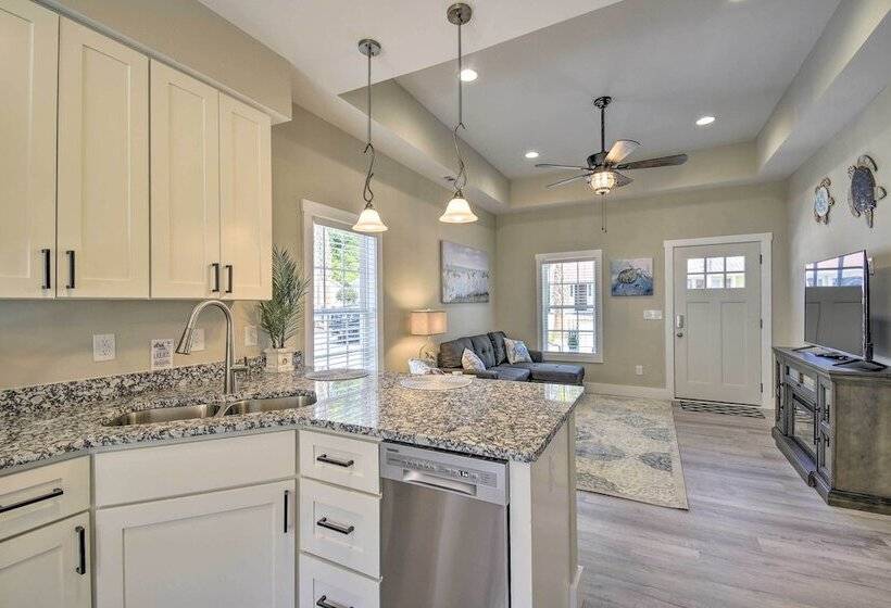 Ocean Isle Beach Home W/ Shared Lanai & Grill