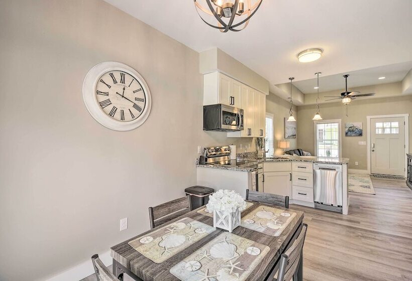 Ocean Isle Beach Home W/ Shared Lanai & Grill