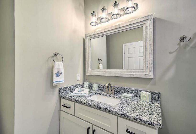 Ocean Isle Beach Home W/ Shared Lanai & Grill