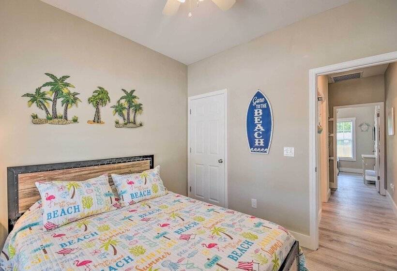 Ocean Isle Beach Home W/ Shared Lanai & Grill