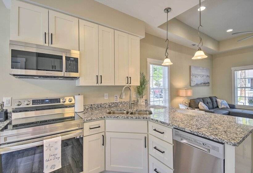 Ocean Isle Beach Home W/ Shared Lanai & Grill