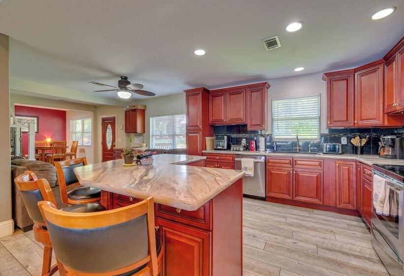 Ocklawaha Lake House W/ Private Hot Tub & Views!