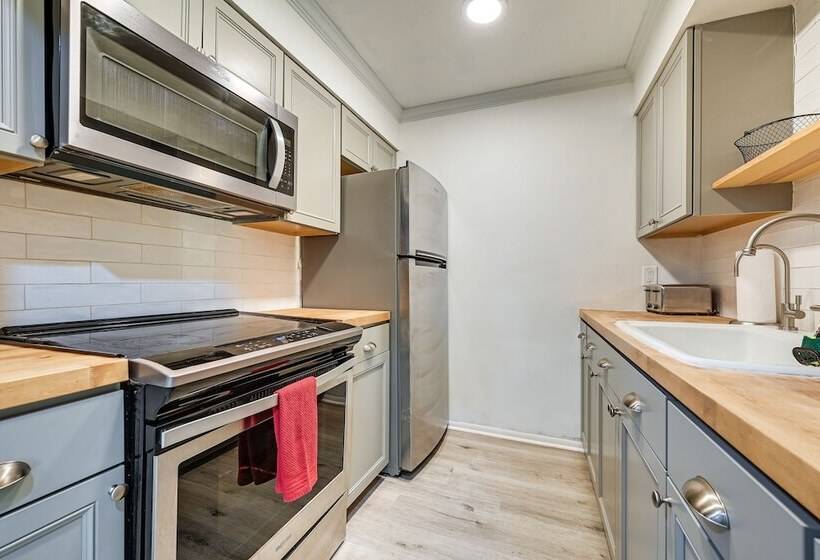 Idyllic Oldsmar Vacation Rental: 1 Mi To Beach!