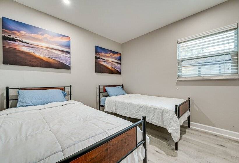 Idyllic Oldsmar Vacation Rental: 1 Mi To Beach!