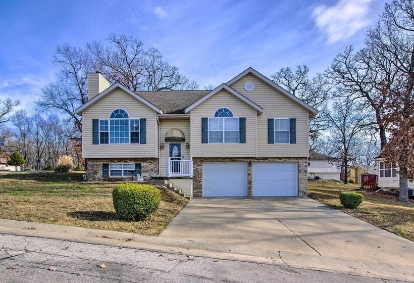 < Half Mi To Marinas: Osage Beach Home W/ Deck!