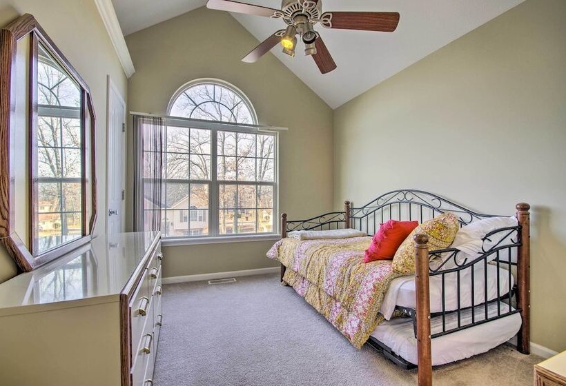 < Half Mi To Marinas: Osage Beach Home W/ Deck!