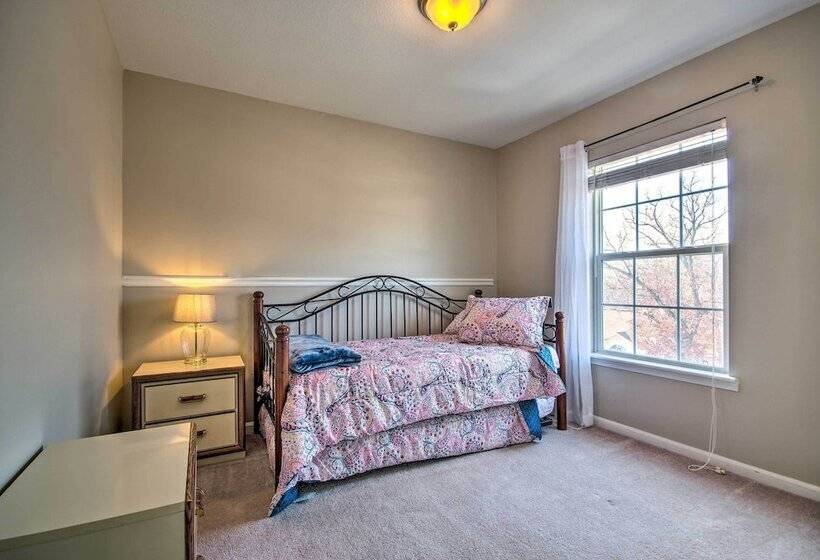 < Half Mi To Marinas: Osage Beach Home W/ Deck!