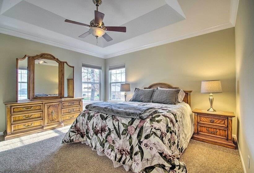 < Half Mi To Marinas: Osage Beach Home W/ Deck!