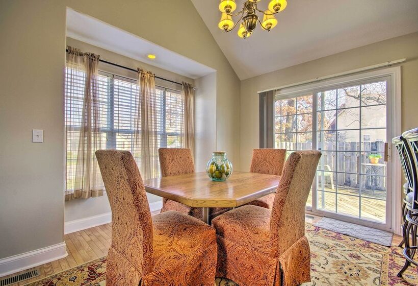 < Half Mi To Marinas: Osage Beach Home W/ Deck!