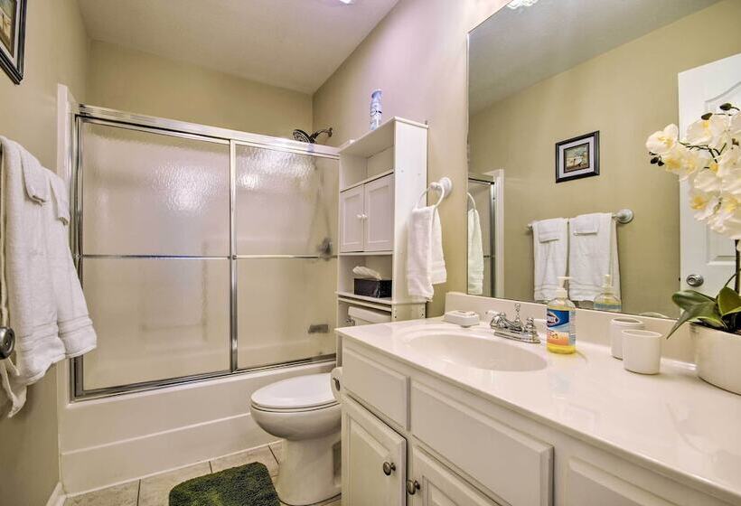 < Half Mi To Marinas: Osage Beach Home W/ Deck!