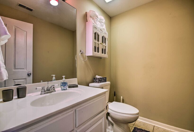 < Half Mi To Marinas: Osage Beach Home W/ Deck!