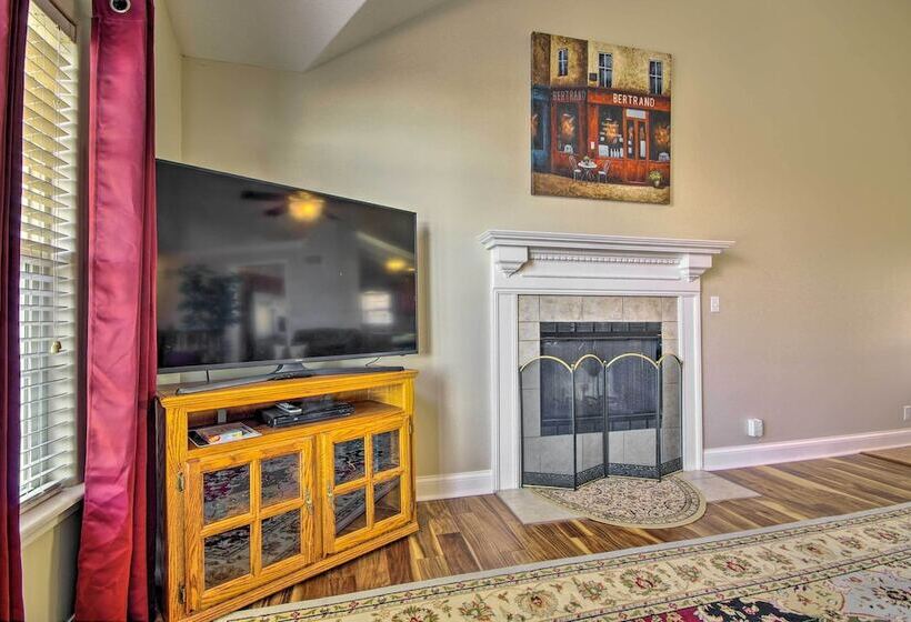 < Half Mi To Marinas: Osage Beach Home W/ Deck!