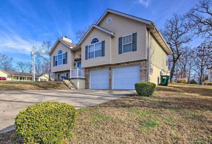 < Half Mi To Marinas: Osage Beach Home W/ Deck!