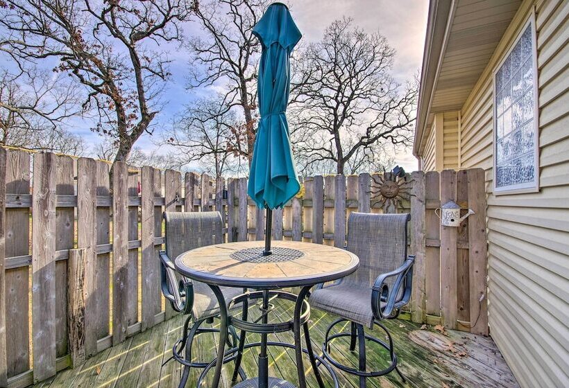 < Half Mi To Marinas: Osage Beach Home W/ Deck!