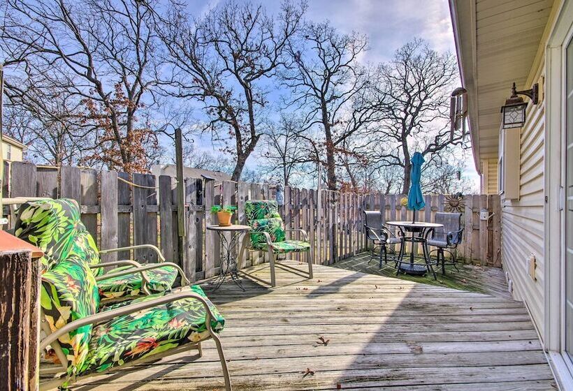 < Half Mi To Marinas: Osage Beach Home W/ Deck!