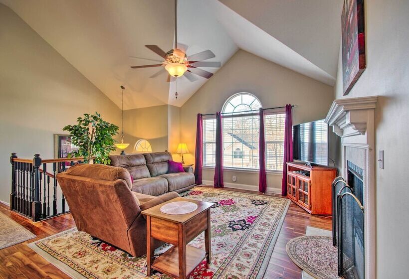 < Half Mi To Marinas: Osage Beach Home W/ Deck!