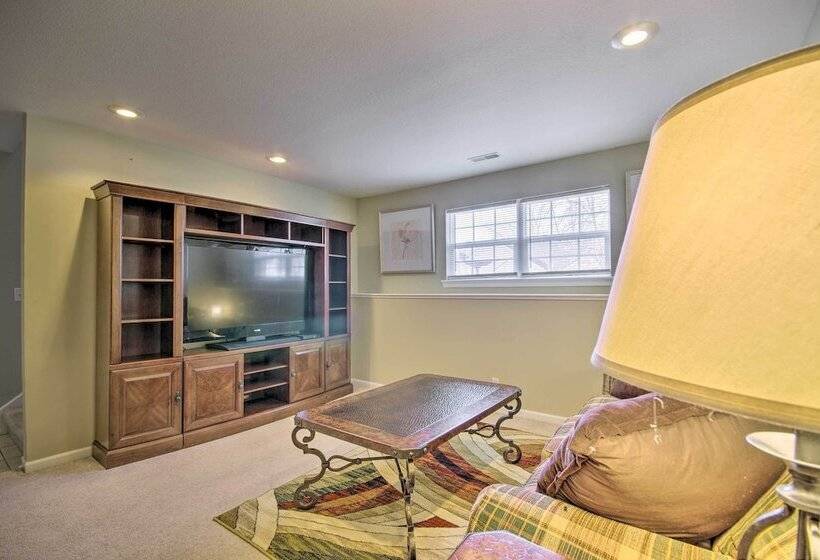 < Half Mi To Marinas: Osage Beach Home W/ Deck!