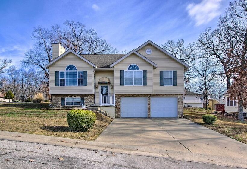 < Half Mi To Marinas: Osage Beach Home W/ Deck!