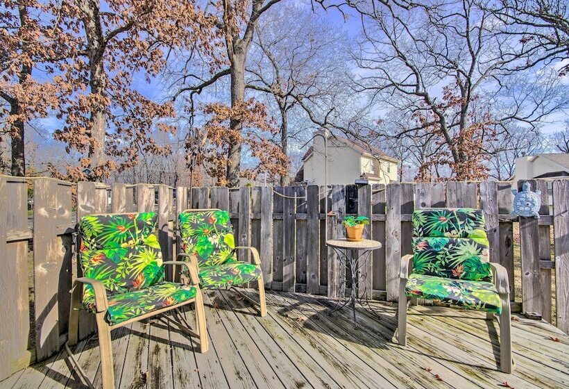 < Half Mi To Marinas: Osage Beach Home W/ Deck!