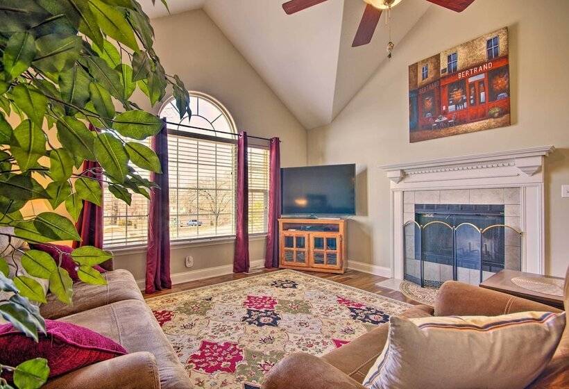 < Half Mi To Marinas: Osage Beach Home W/ Deck!