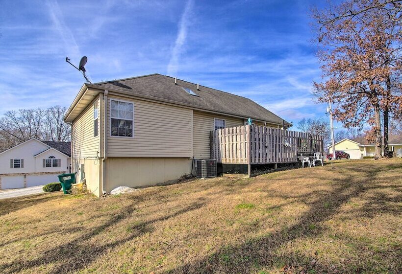 < Half Mi To Marinas: Osage Beach Home W/ Deck!