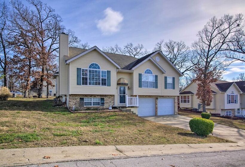 < Half Mi To Marinas: Osage Beach Home W/ Deck!