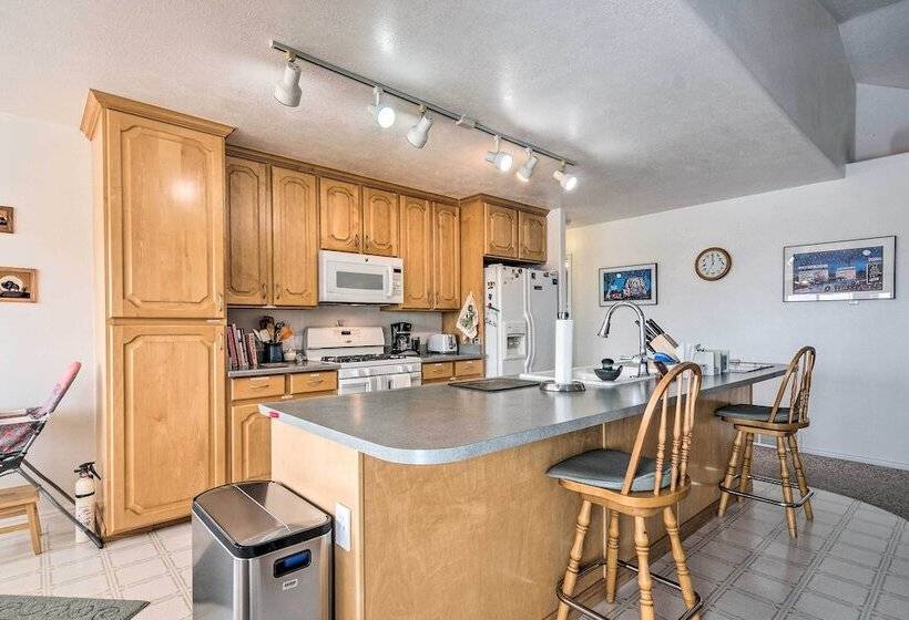 Outdoorsy Utah Paradise W/ Mountain Views!