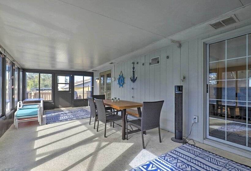 Near Beaches & Dining: Palm Harbor Gem W/ Pool