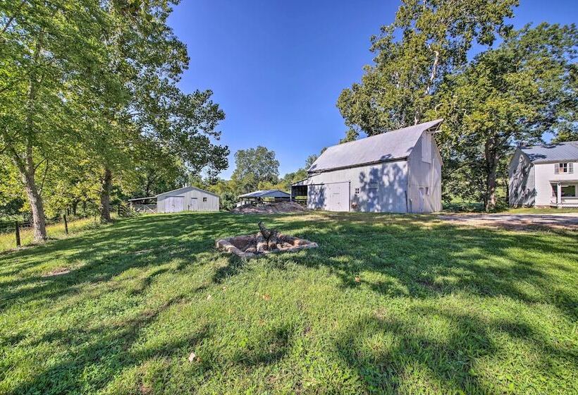 Peaceful Guest Home W/ Patio On 152 Acre Farm