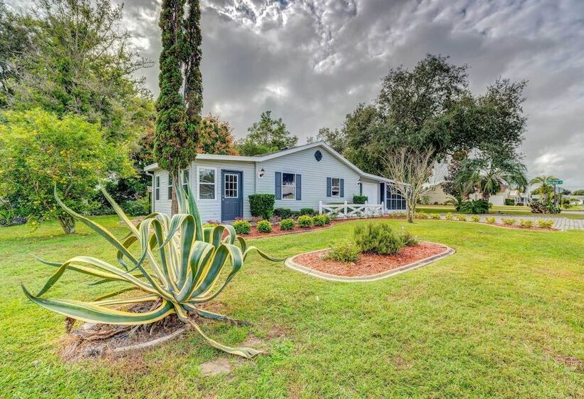 Peaceful Lady Lake Home W/ Screened In Porch!