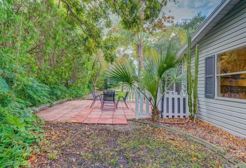 Peaceful Lady Lake Home W/ Screened In Porch!