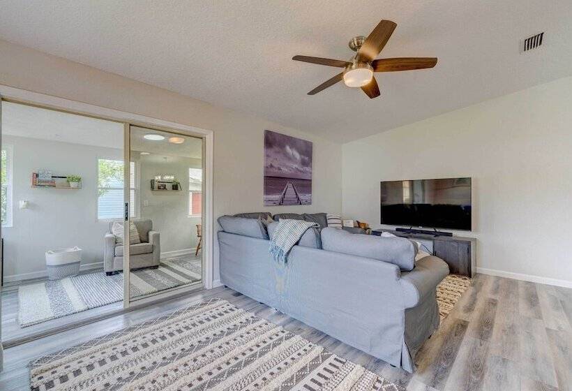 Peaceful Lady Lake Home W/ Screened In Porch!