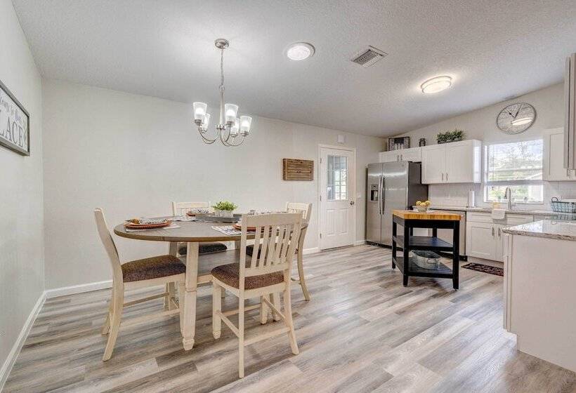 Peaceful Lady Lake Home W/ Screened In Porch!