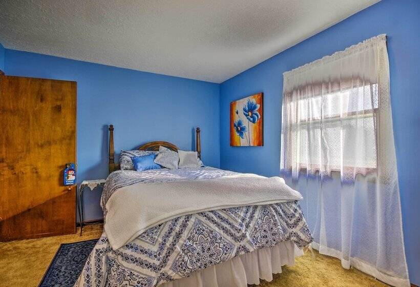 Peaceful Missouri Home, 25 Mi To Truman Lake!