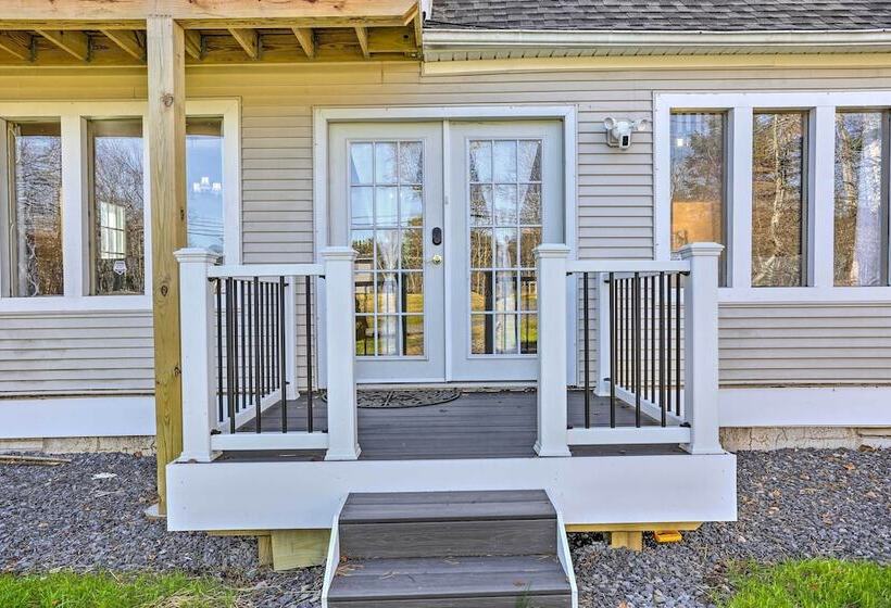 Fire Pit, Community Lakes: Serene Poconos Getaway!