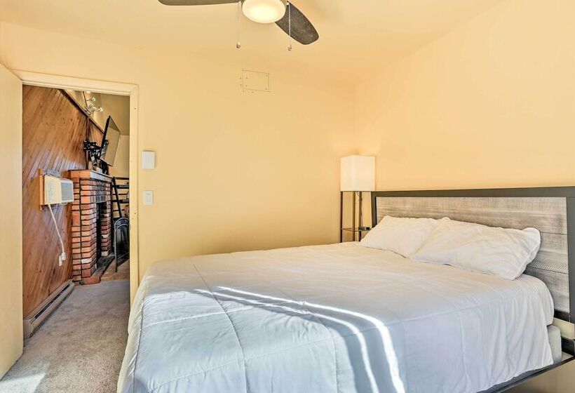 Fire Pit, Community Lakes: Serene Poconos Getaway!