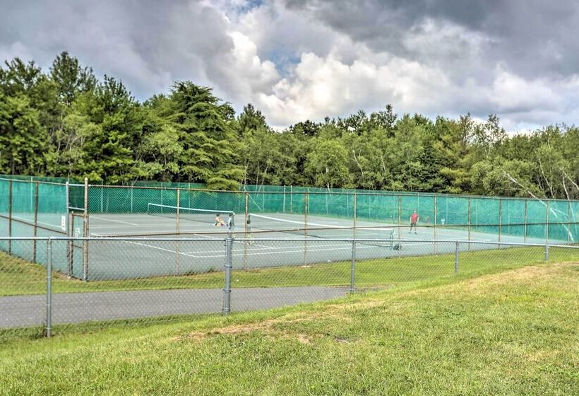 Fire Pit, Community Lakes: Serene Poconos Getaway!