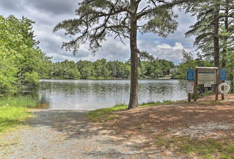 Fire Pit, Community Lakes: Serene Poconos Getaway!