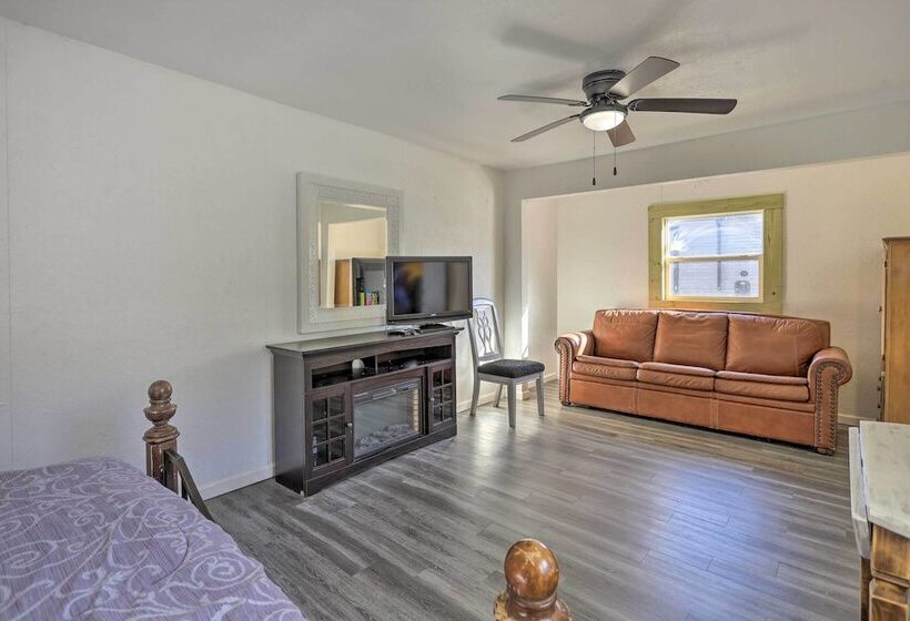 Pet Friendly Home W/ Deck   6 Mi To Cocoa Village!