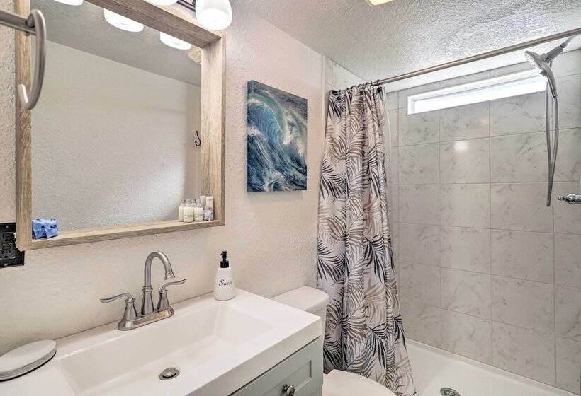 Pet Friendly Home W/ Deck   6 Mi To Cocoa Village!