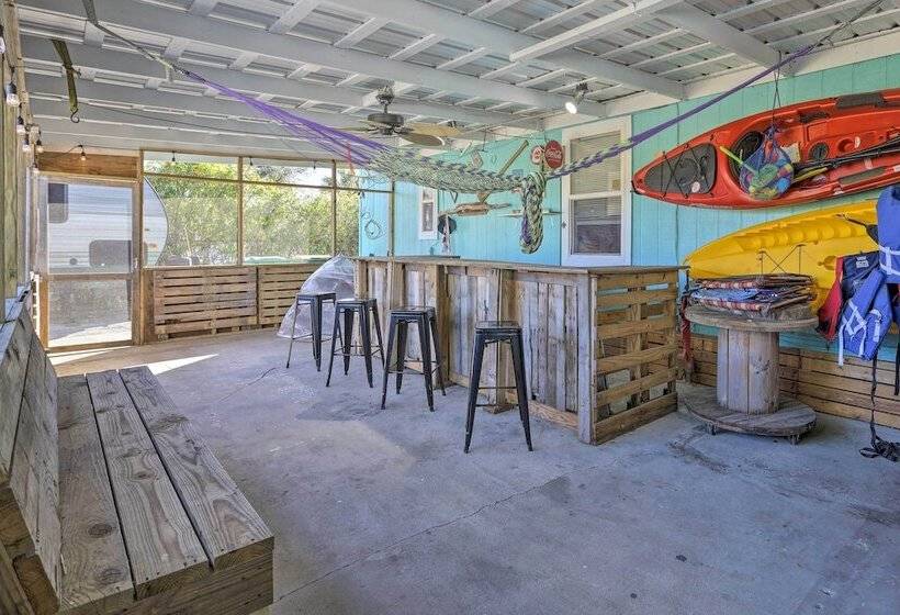 Pet Friendly Home W/ Deck   6 Mi To Cocoa Village!