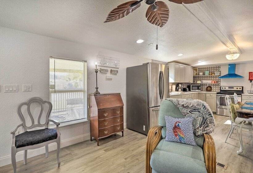 Pet Friendly Home W/ Deck   6 Mi To Cocoa Village!